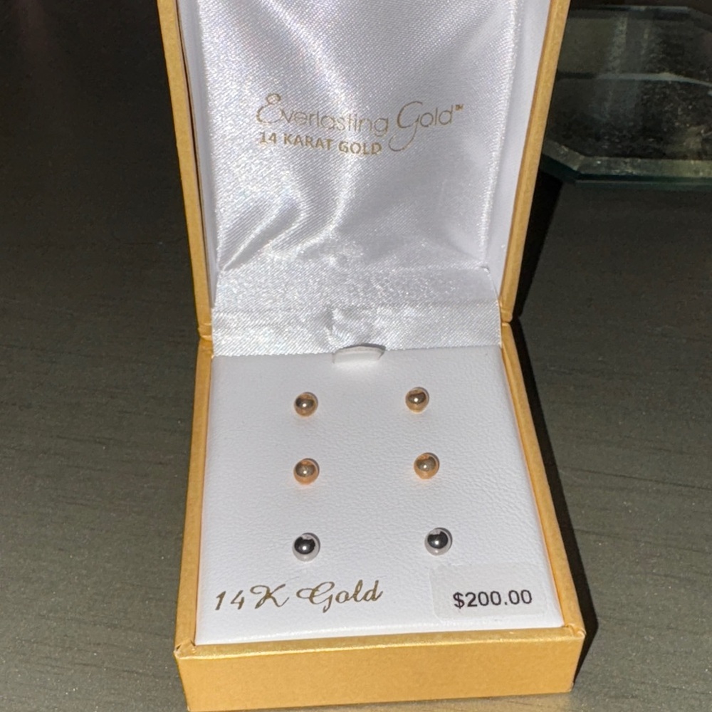 14K Gold Stud Earrings Set